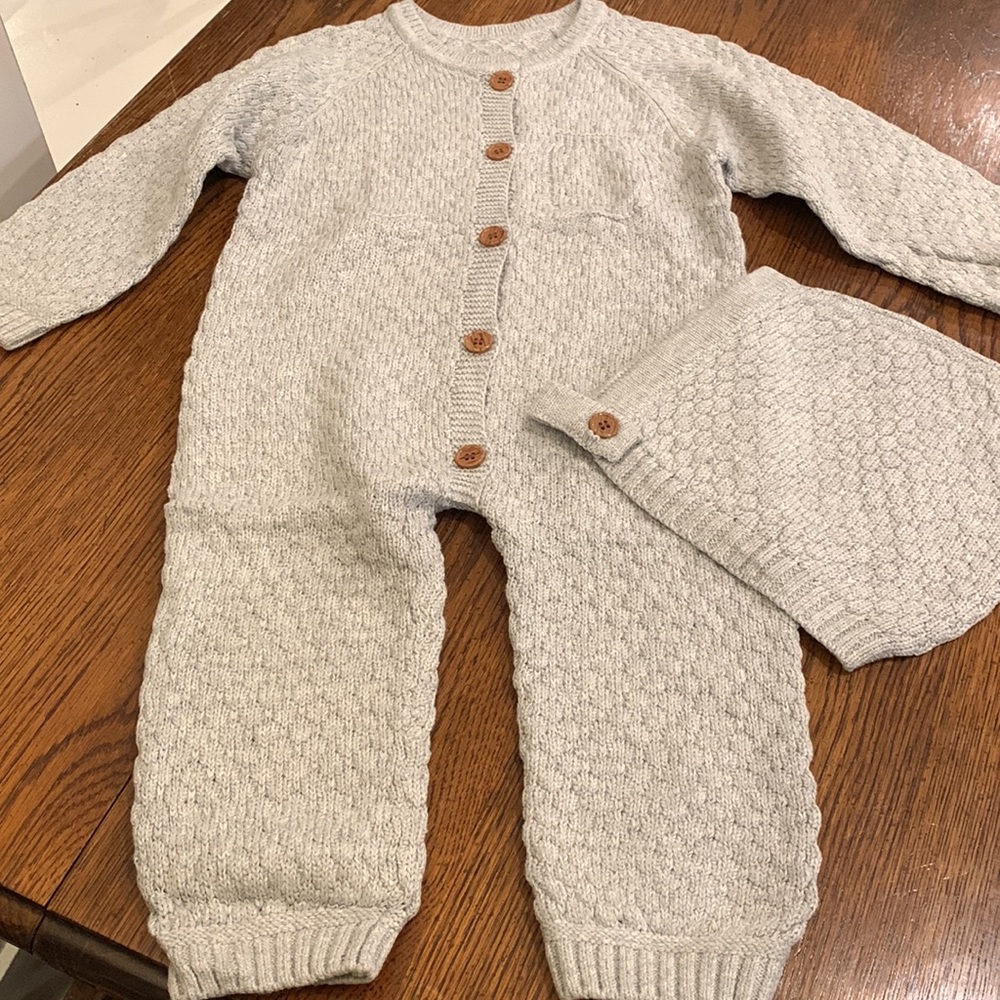 Cable knit onesie - with hat